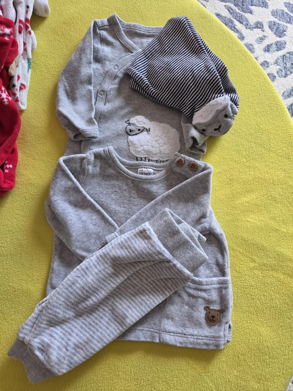 EUC~ Large Mixed Neutral Baby Clothing. Newborn-6 Months. 33 Pieces